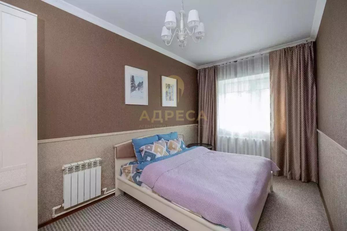 Продаётся просторный двухэтажный кирпичный дом в П. - Оренбург