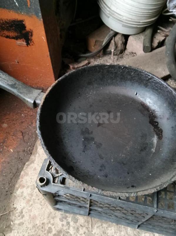 Продам формы для выпечки, сковородки, мясорубку, закаточные машинки по договоренности. - Орск