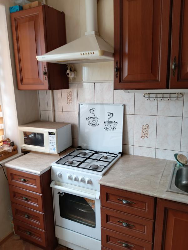 Продам недорого кухонный гарнитур для малой кухни в панельном доме. - Гай