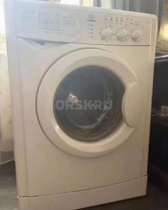 Продам стиральную машину б/у indesit WIL 83. - Орск