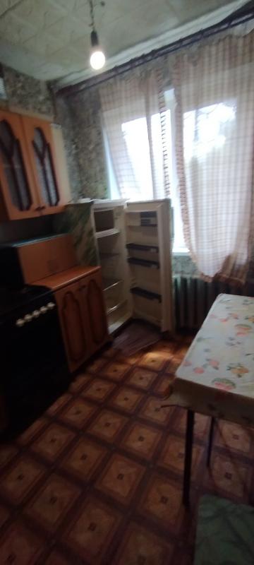 Продаю квартиру в центре города улучшенной планировки с видом на Советскую, требуется ремонт, мебель - Новотроицк