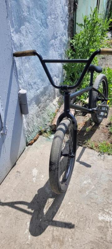 Трюкавой велосид bmx новые камеры и задняя покрышка - Орск