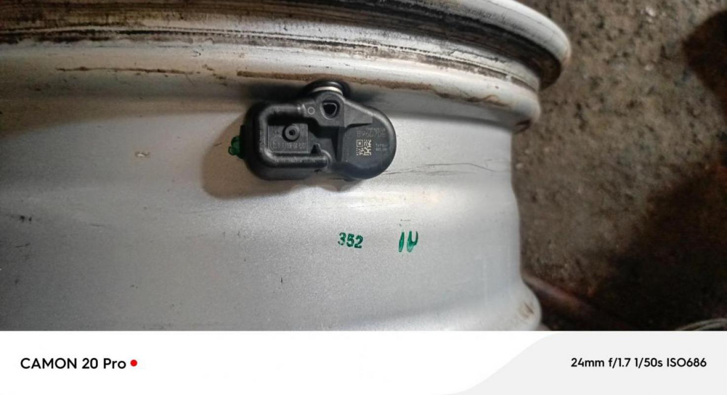 Продам диска оригинал Тойота с датчиками давления разболтовка 114,3 r16 на Тойота королла камри - Орск