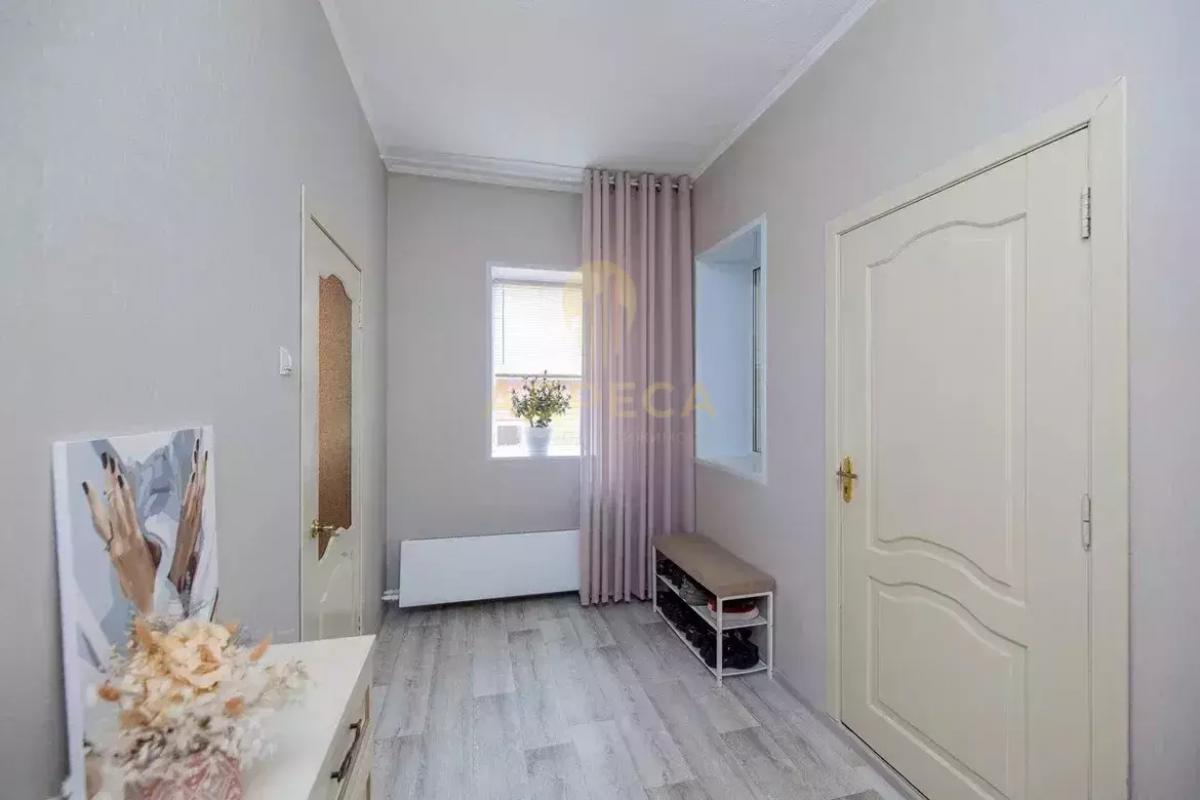 Продаётся просторный двухэтажный кирпичный дом в П. - Оренбург