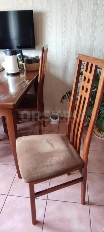 Продам стол 120/80 (в разложенном виде 170/80) и четыре стула. - Орск