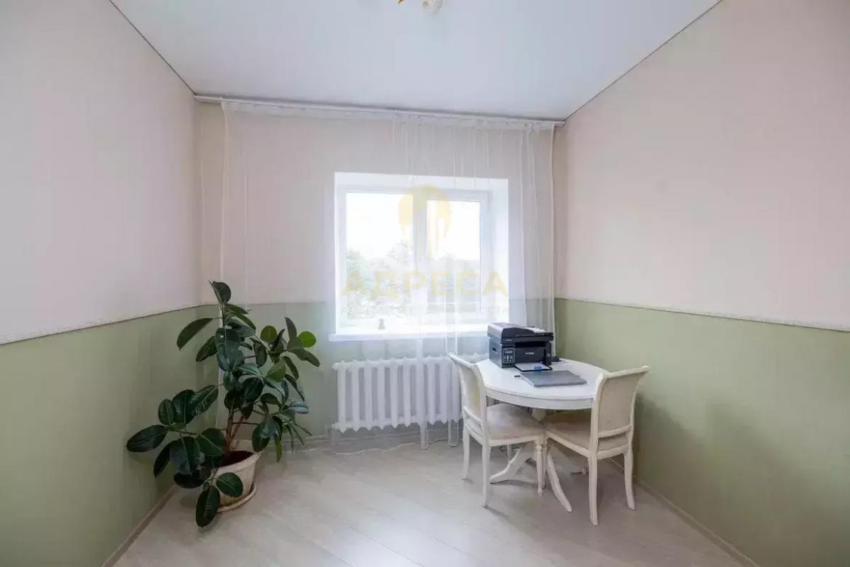 Продаётся просторный двухэтажный кирпичный дом в П. - Оренбург