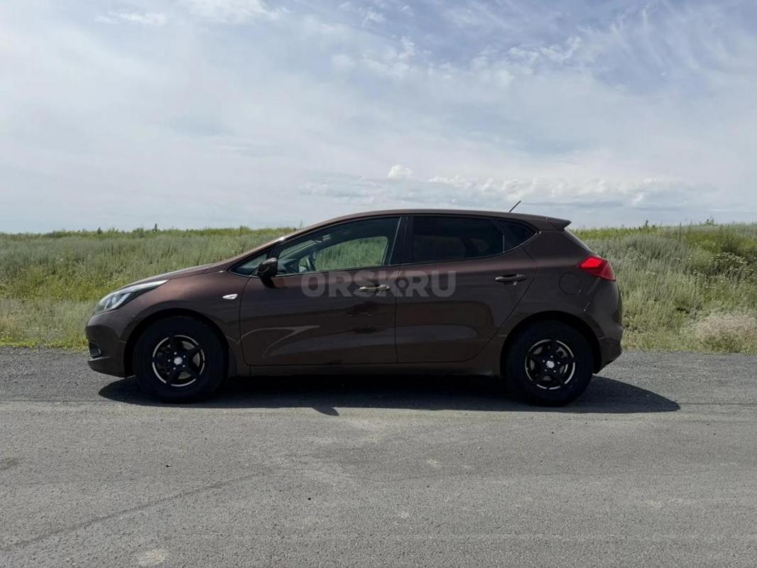 Красивый авто на красивых номерах Kia Ceed 2013 года выпуска в отличном состоянии. - Новотроицк