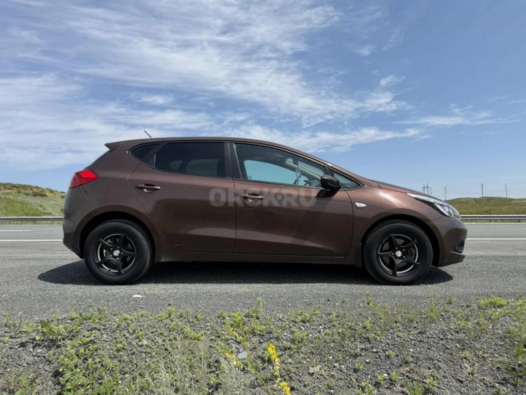 Красивый авто на красивых номерах Kia Ceed 2013 года выпуска в отличном состоянии. - Новотроицк
