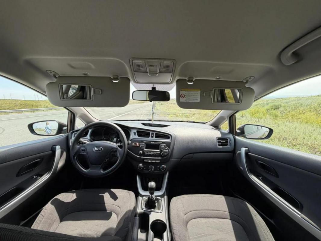 Красивый авто на красивых номерах Kia Ceed 2013 года выпуска в отличном состоянии. - Новотроицк