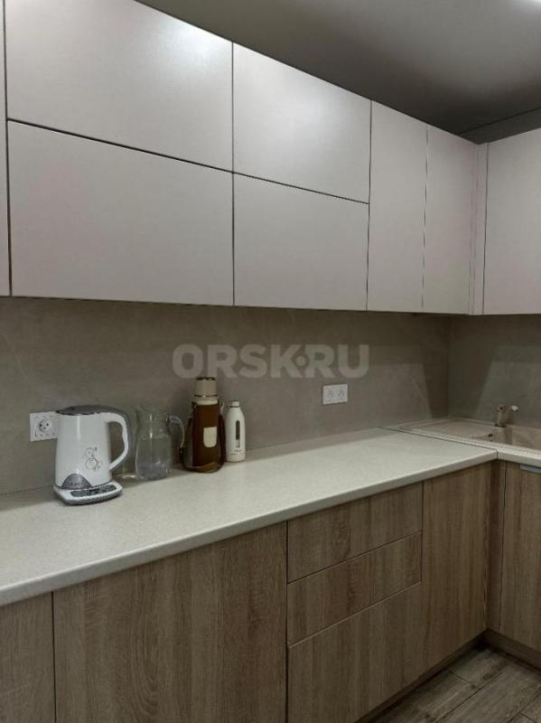 Продам 2х этажный дом 287,4 м2(два входа), площадь участка 8 соток, во дворе большая беседка с барно - Орск
