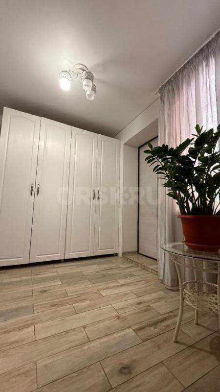 Продам 2х этажный дом 287,4 м2(два входа), площадь участка 8 соток, во дворе большая беседка с барно - Орск