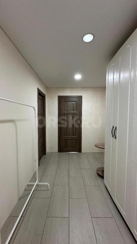 Продам 2х этажный дом 287,4 м2(два входа), площадь участка 8 соток, во дворе большая беседка с барно - Орск