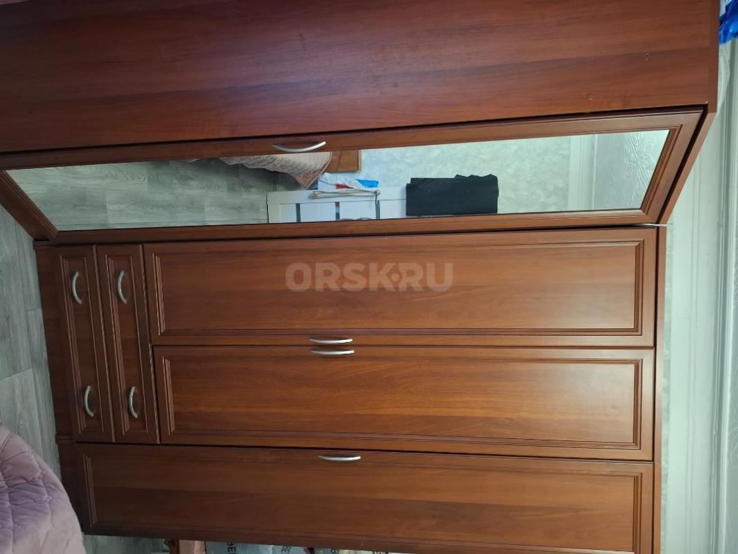 Продам угловой шкаф+двустворчатый шифонер +шкаф для белья.секции можно переставлять по разному. - Орск