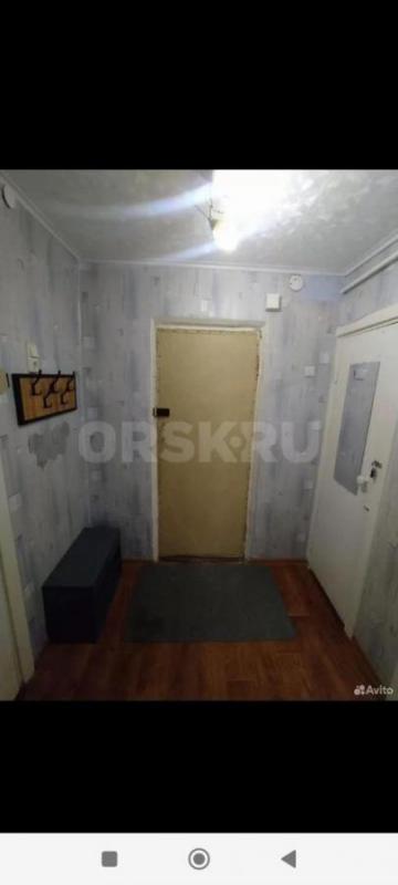 Сдам однокомнатную квартиру на длительный срок,не менее 6 мес,без животных!,не студентам. - Орск
