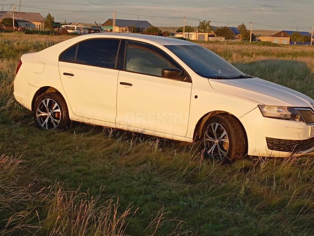 Продам шкоду рапид на автомате с неработающим кондиционером ходавка спереди гремит зимняя резина ест - Гай