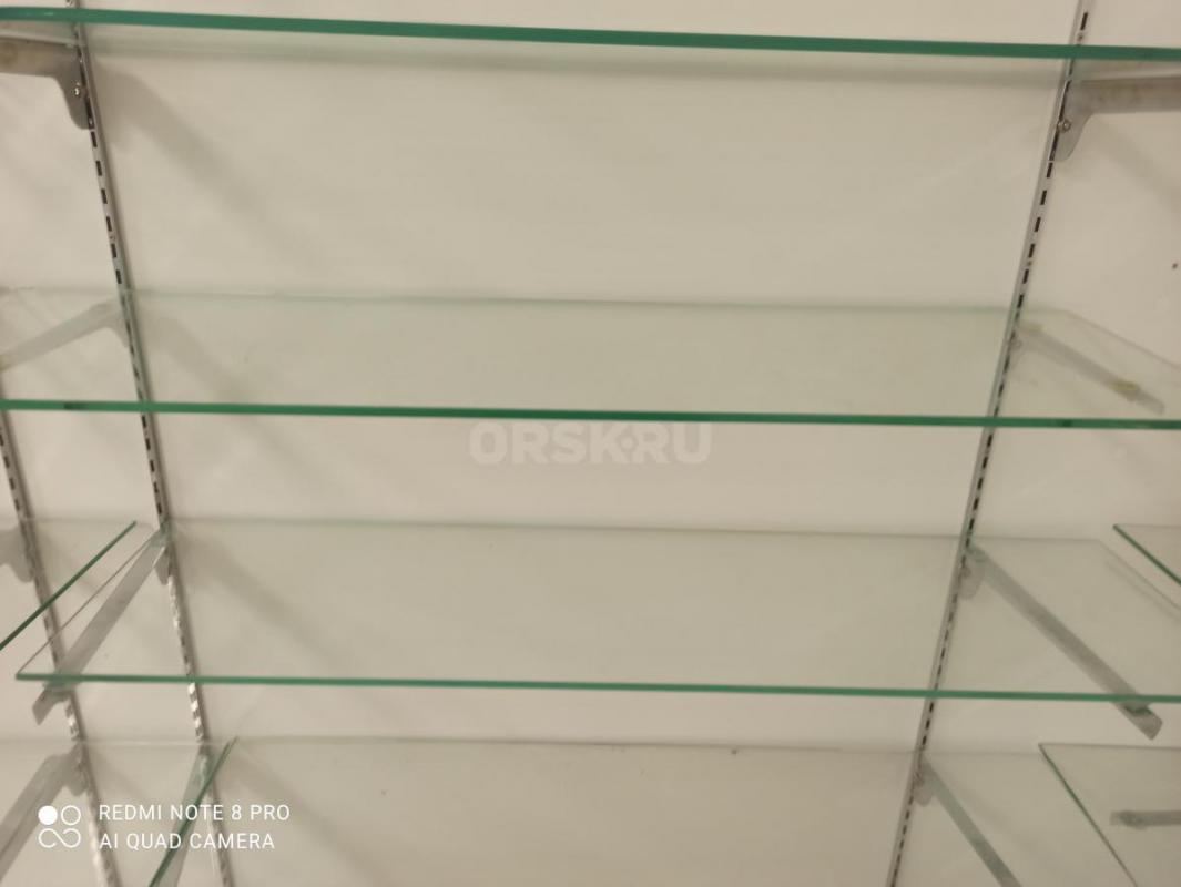 Продам рецепшен стол стойки стекляные полки тумбочки - Орск