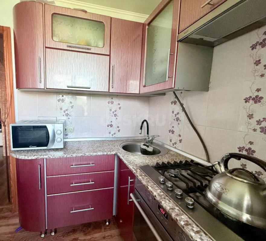 Продам кухонный гарнитур б/у, частично с техникой, фасад новый, 45000 руб - Орск