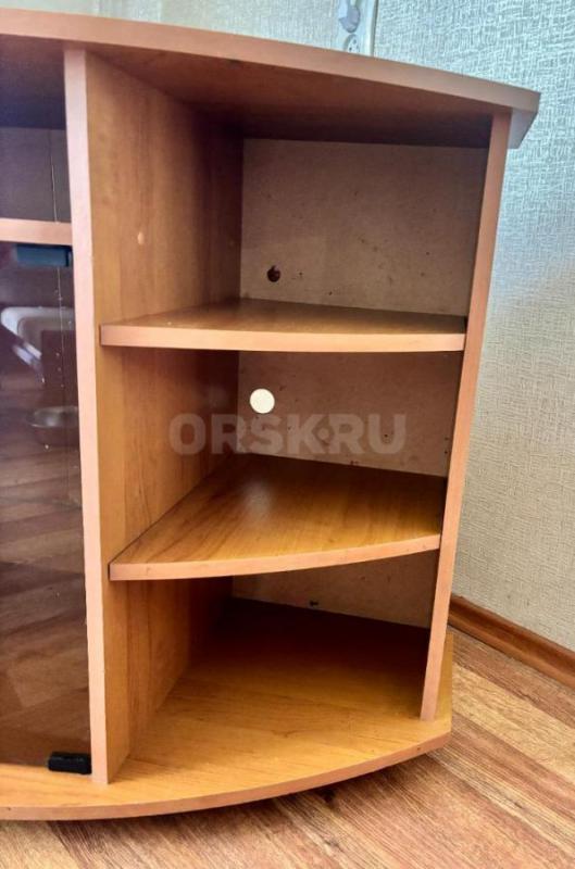 Продаётся стильная напольная тумба под ТВ из дерева в коричневом цвете. - Орск