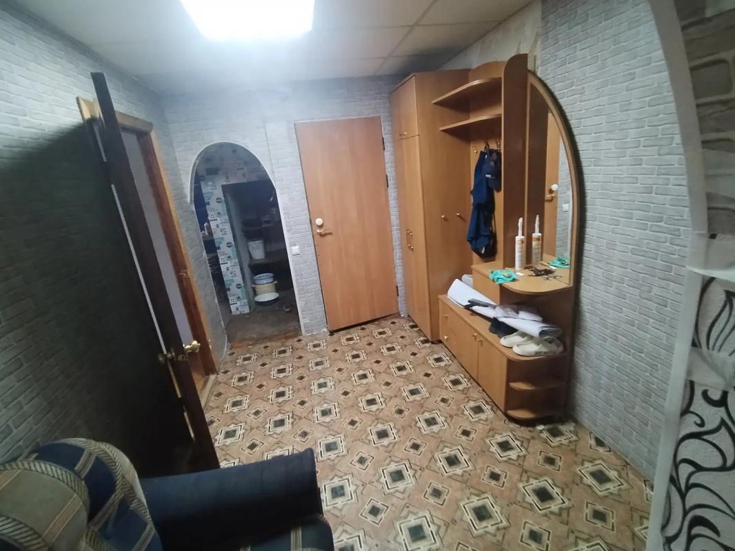 Сдам 3х комнатную квартиру, практически без мебели, есть кухонный уголок, холодильник. - Новотроицк