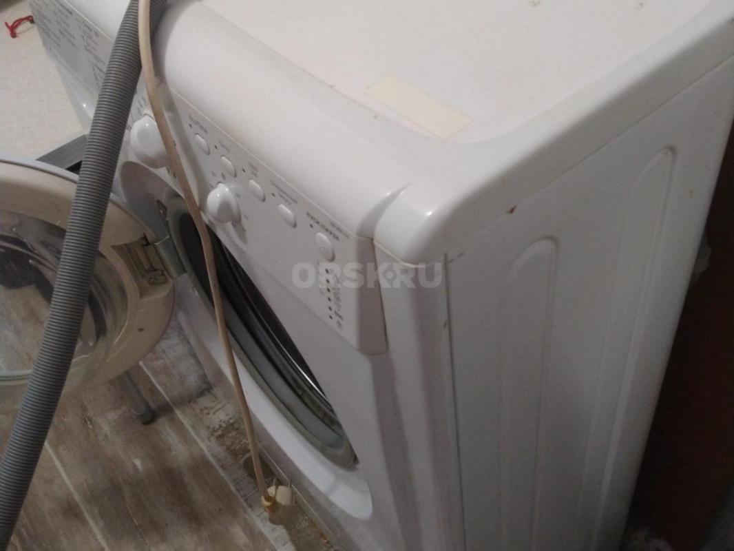 Продам стиральную машину INDESIT IWUB4105,б/у3года, рабочая, можно на запчасти - Орск