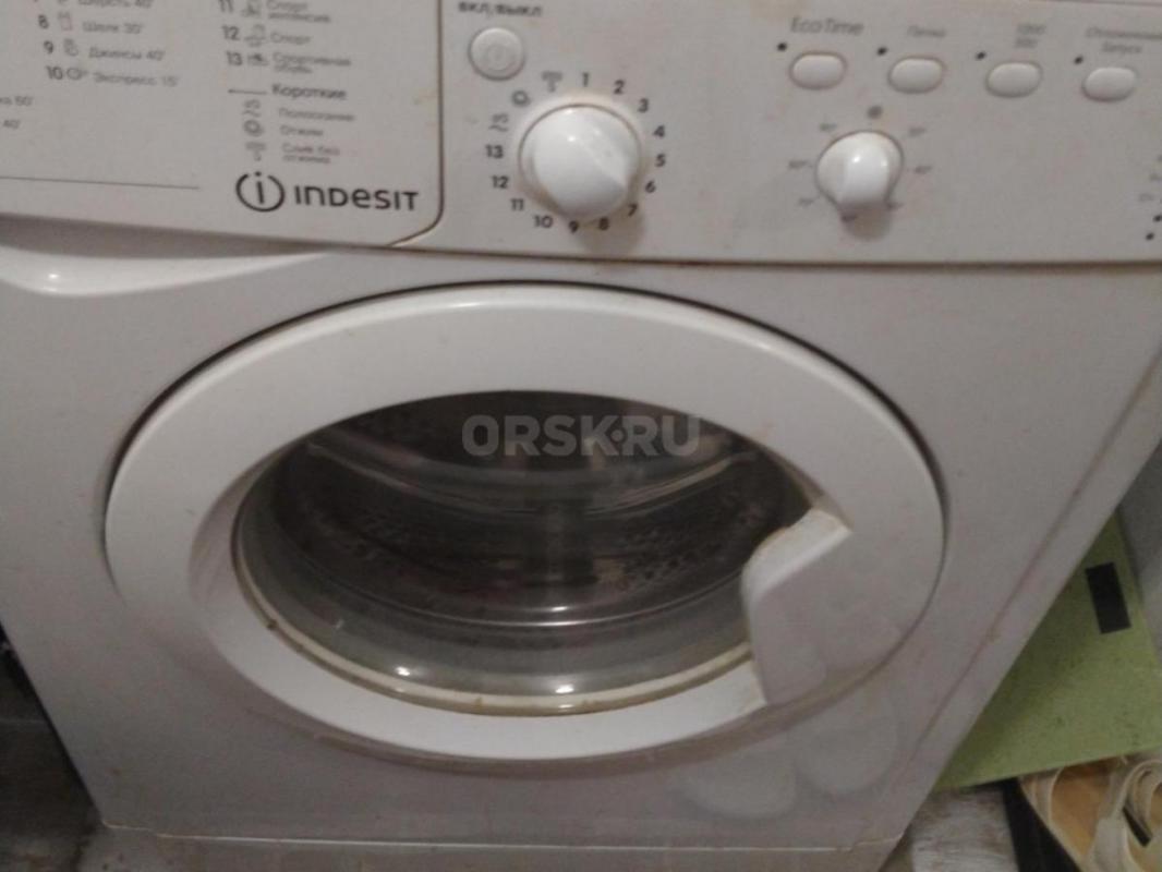 Продам стиральную машину INDESIT IWUB4105,б/у3года, рабочая, можно на запчасти - Орск