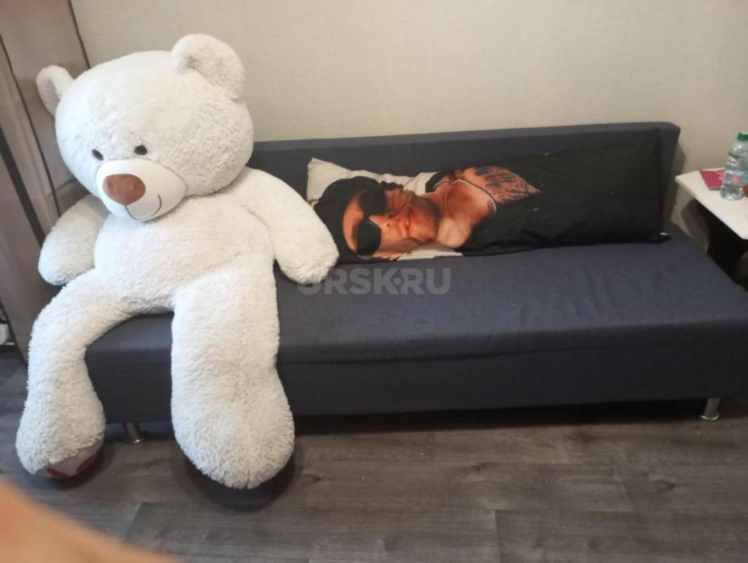 Продам стол письменный 3000р, комод 2000р,  диван 9000р. - Орск