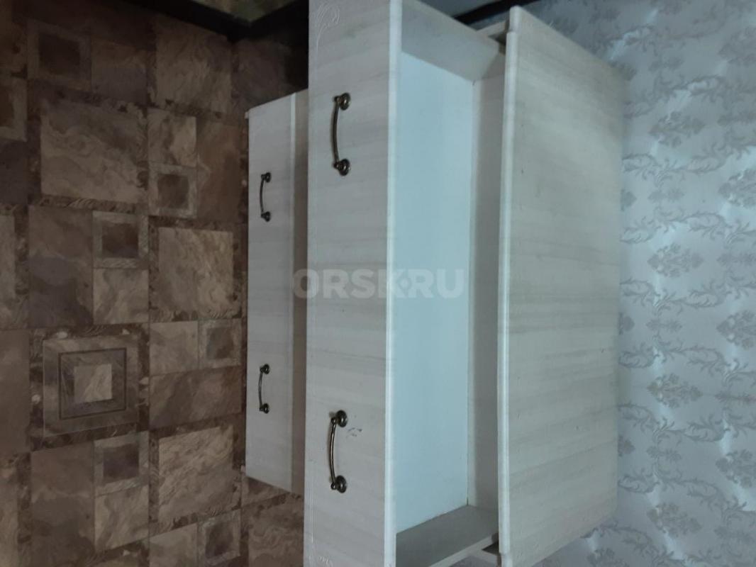 Продам комод в хорошем состоянии,район 2го участка,1й этаж. - Орск