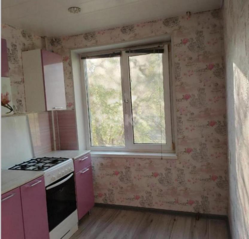Продам уютную двухкомнатную квартиру на втором этаже в хорошем районе, рядом детские сады, школы, ос - Орск