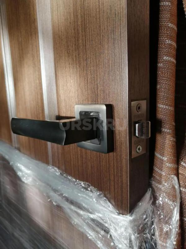 Продам межкомнатную дверь шпон б/у в отличном состоянии   200*80 , короб, наличники, петли, ручка в - Орск