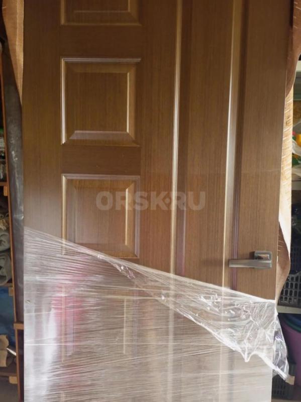 Продам межкомнатную дверь шпон б/у в отличном состоянии   200*80 , короб, наличники, петли, ручка в - Орск