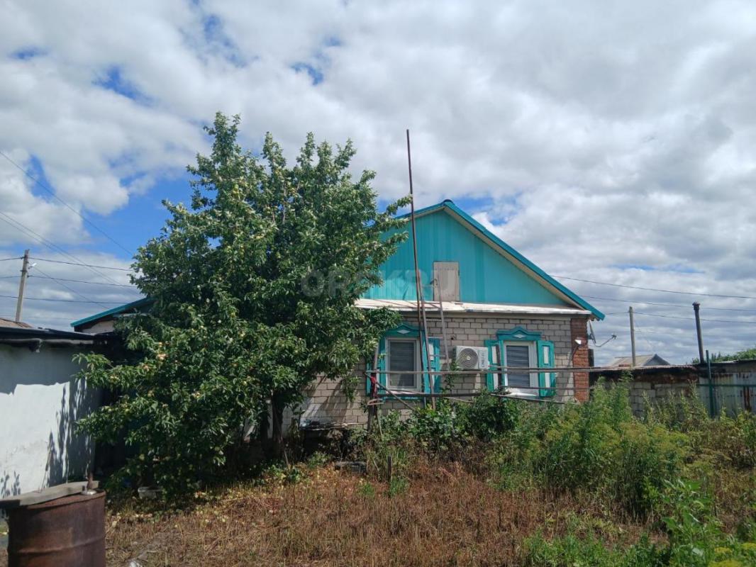 Продам жилой дом, 70 квадратов, на участке есть баня, летняя кухня, две выгребные ямы, сарай и огоро - Орск