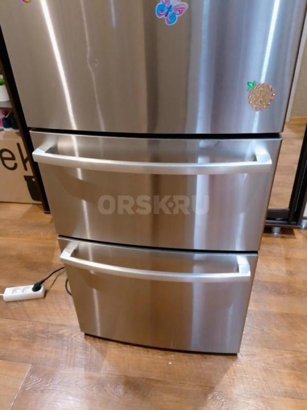 Продам холодильник Haier, работает только морозильная камера. - Орск