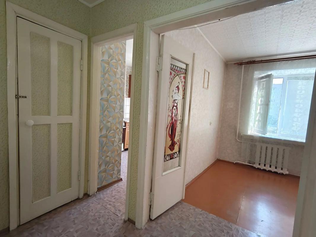 ВНИМАНИЕ, ПРОДАЁТСЯ 1-КОМНАТНАЯ КВАРТИРА, НА 4 ЭТАЖЕ, 9-ти ЭТАЖНОГО, КИРПИЧНОГО ДОМА
- НЕОБЫЧНОЙ ПЛА - Новотроицк