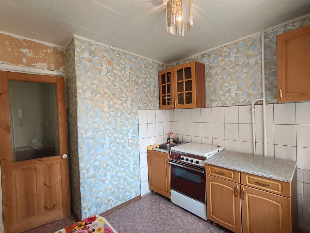 ВНИМАНИЕ, ПРОДАЁТСЯ 1-КОМНАТНАЯ КВАРТИРА, НА 4 ЭТАЖЕ, 9-ти ЭТАЖНОГО, КИРПИЧНОГО ДОМА
- НЕОБЫЧНОЙ ПЛА - Новотроицк