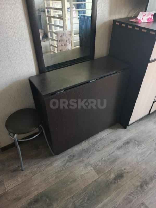 Связи с переездом продам мебель шкаф, кровати 2 шт, комод 2 шт, столы и полки - Орск
