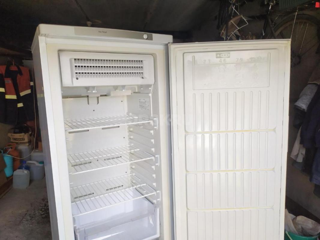 Продам морозильник Индезит, No frost, объём 270 литров, б/у в хорошем рабочем состоянии, есть неболь - Орск