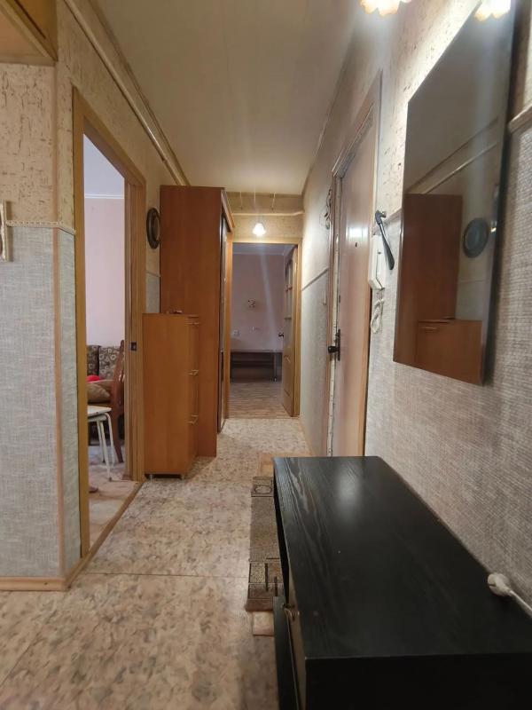 ПРОДАЁТСЯ 2-Х КОМНАТНАЯ КВАРТИРА, С РАЗДЕЛЬНЫМИ КОМНАТАМИ, НА 1 ЭТАЖЕ
Адрес : г. - Новотроицк