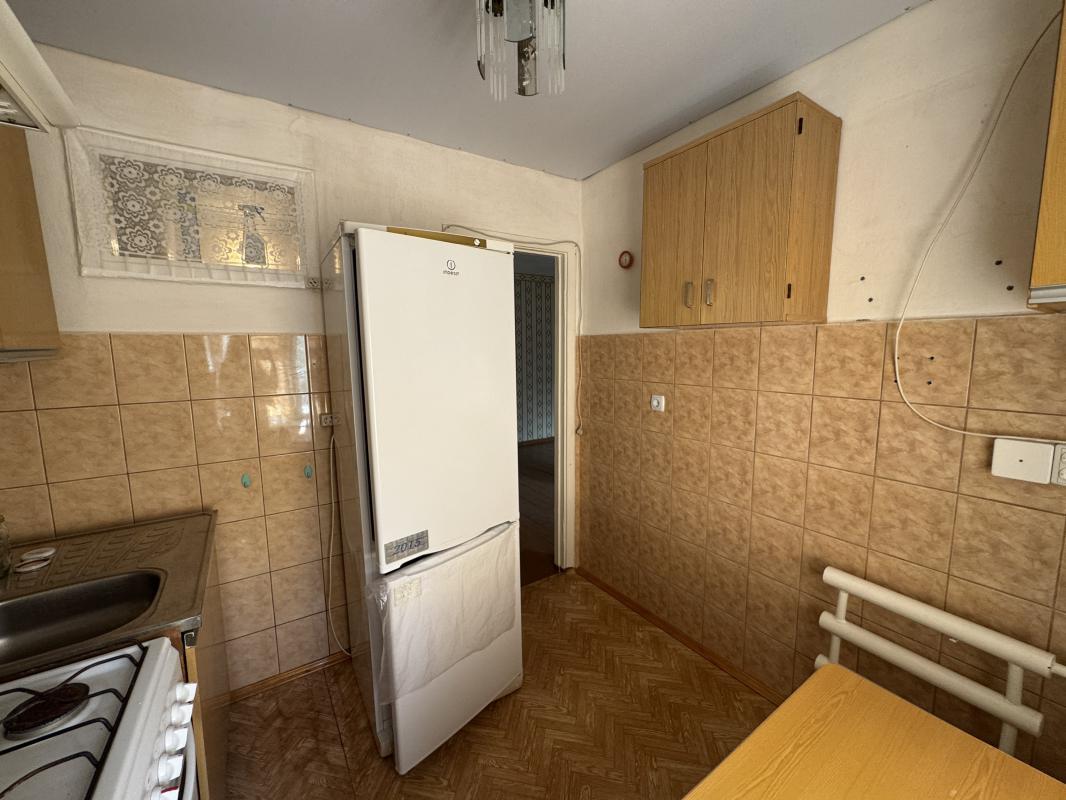 Продается 2-комнатная квартира в тихом районе по адресу: Советская 16А на 2 этаже 4-этажного кирпичн - Гай