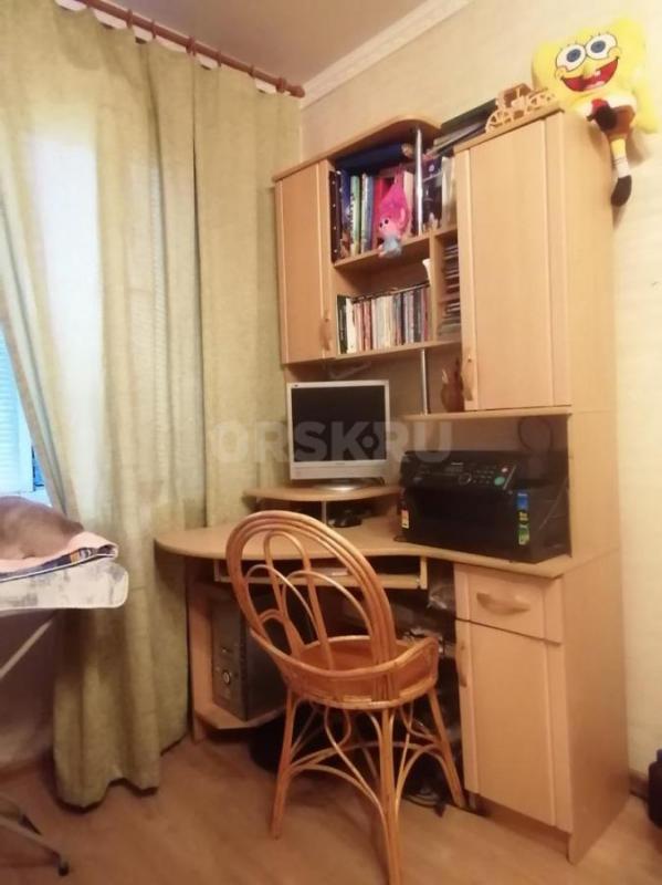 Продам компьютерный стол - горку, б/у, цвет бук, за 3500 руб - Орск