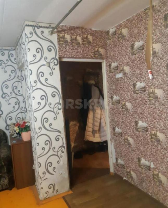 Продаю свою квартиру в центре города,3 комнаты и общей площадью 57 квадратов, 2 этаж пятиэтажного до - Орск
