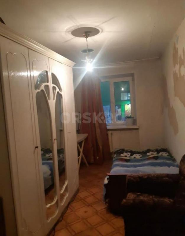 Продаю свою квартиру в центре города,3 комнаты и общей площадью 57 квадратов, 2 этаж пятиэтажного до - Орск
