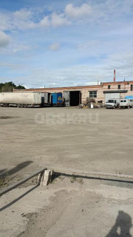 Сдается в аренду помещение 600 м2, кирпичные стены, большие пластиковые окна, пристройка с 4 кабинет - Орск