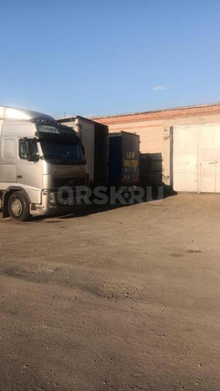 Сдается в аренду помещение 600 м2, кирпичные стены, большие пластиковые окна, пристройка с 4 кабинет - Орск
