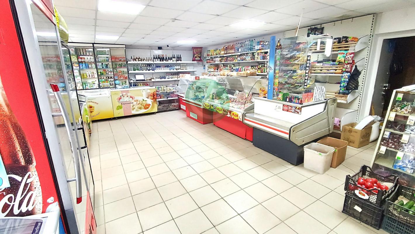 Продам встроенное нежилое помещение на 1 этаже многоквартирного жилого дома. - Орск