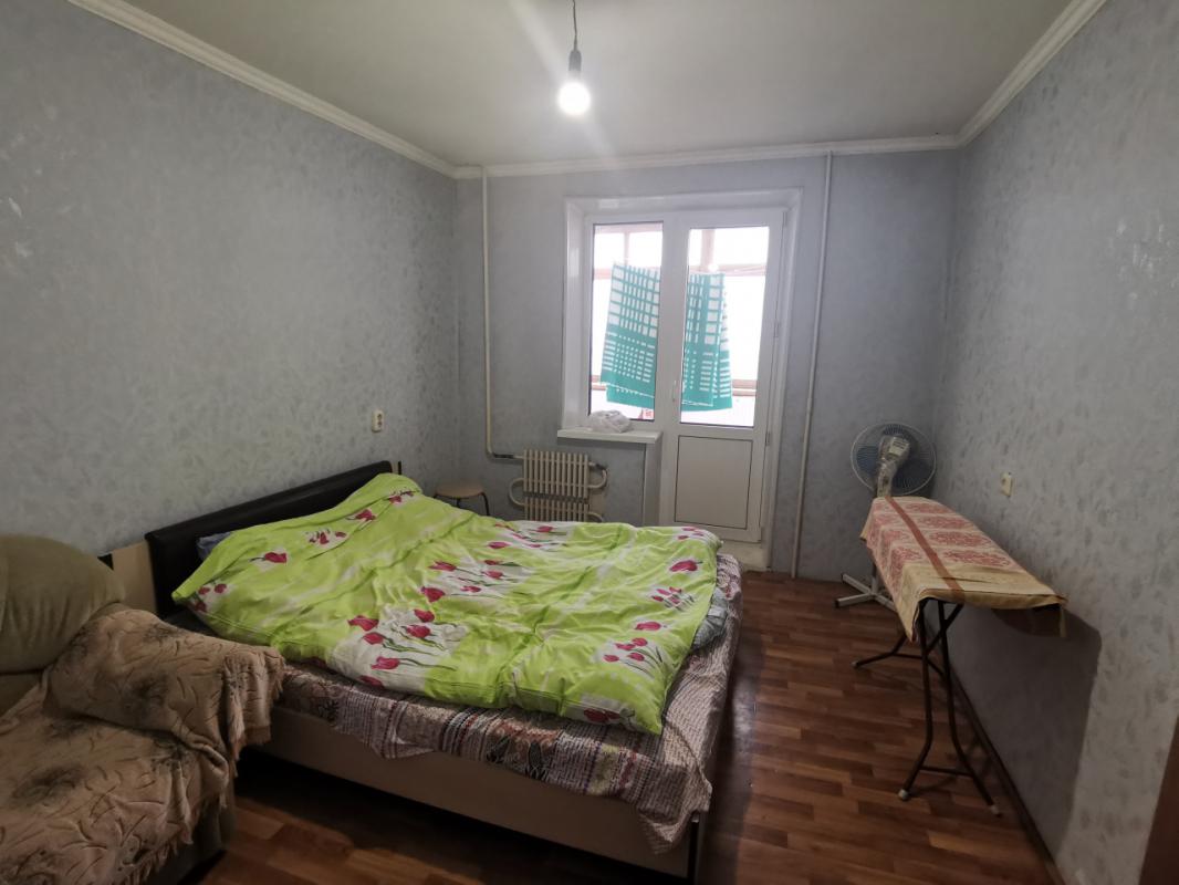 Продам отличную трехкомнатную квартиру улучшенной планировки по пр. - Орск