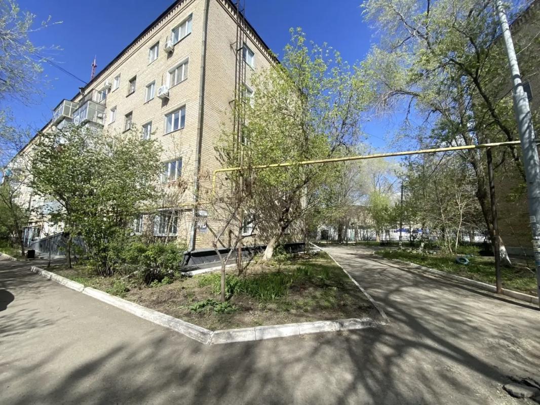 Продается уютная квартира площадью 42 квадратных метра, расположенная по адресу: ул. - Оренбург