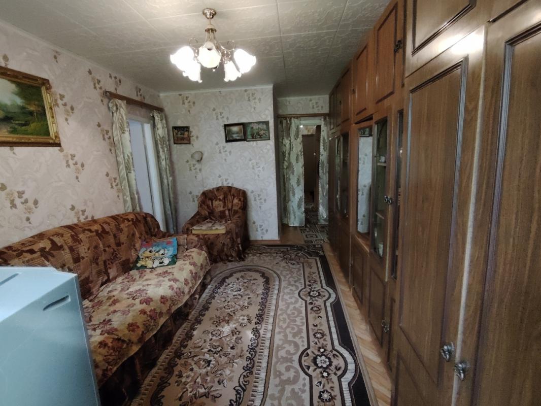 В продаже уютная 3-х комнатная квартира, расположенная на 3 этаже 5-ти этажного кирпичного дома. - Орск