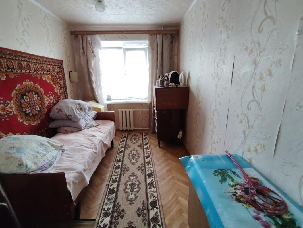 В продаже уютная 3-х комнатная квартира, расположенная на 3 этаже 5-ти этажного кирпичного дома. - Орск