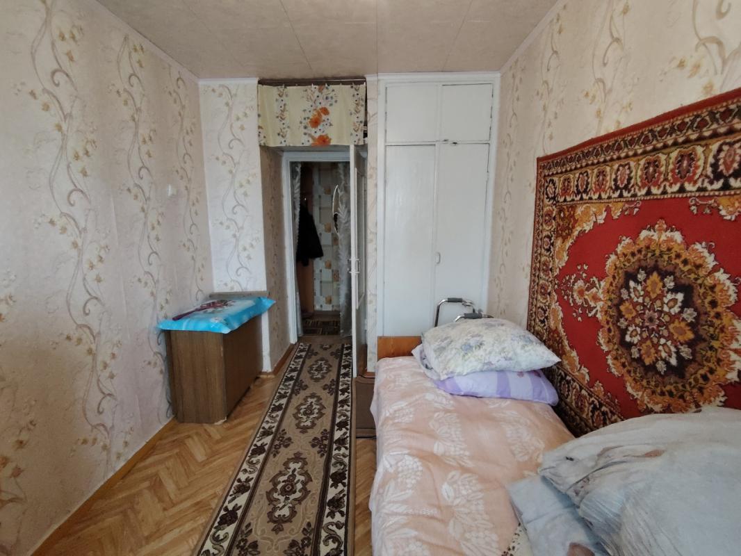 В продаже уютная 3-х комнатная квартира, расположенная на 3 этаже 5-ти этажного кирпичного дома. - Орск