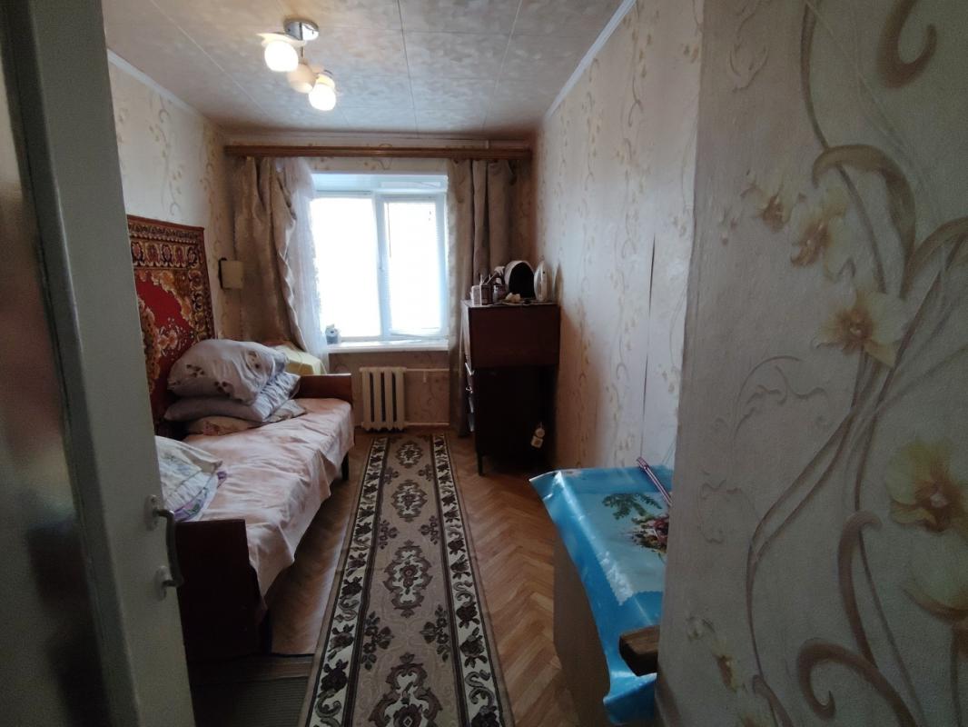 В продаже уютная 3-х комнатная квартира, расположенная на 3 этаже 5-ти этажного кирпичного дома. - Орск